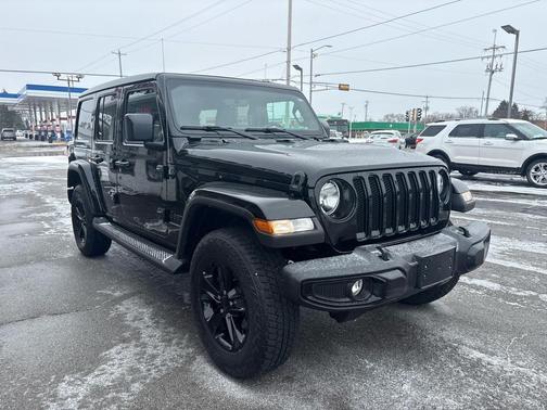2023 Jeep Wrangler 4-Door Sahara Altitude 4x4