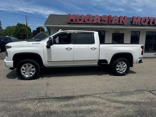 WHITE 2024 Chevrolet Silverado 2500 High Country