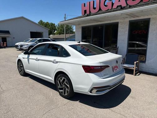 Opal White Pearl 2024 Volkswagen Jetta 1.5T SEL