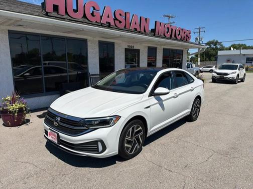 Opal White Pearl 2024 Volkswagen Jetta 1.5T SEL