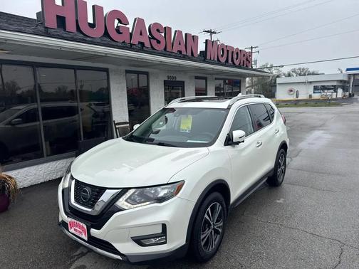 White 2019 Nissan Rogue SV