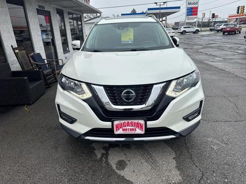 White 2019 Nissan Rogue SV