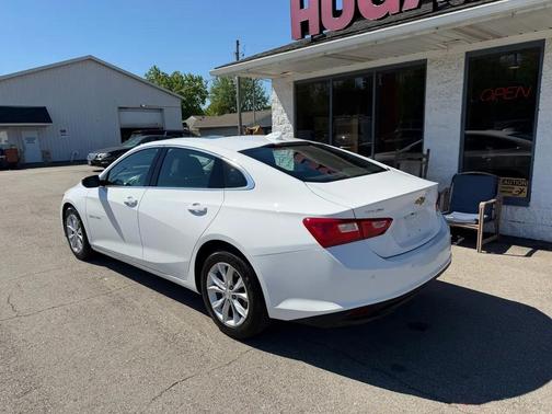 Summit White 2024 Chevrolet Malibu FWD 1LT