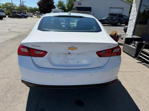 Summit White 2024 Chevrolet Malibu FWD 1LT