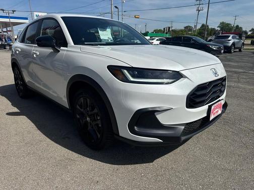 Platinum White Pearl 2024 Honda HR-V Sport
