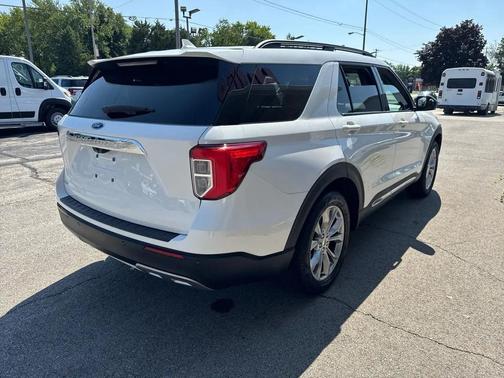 White 2022 Ford Explorer XLT