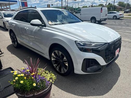 Glacier White Metallic 2024 Audi Q8 55 Premium Plus