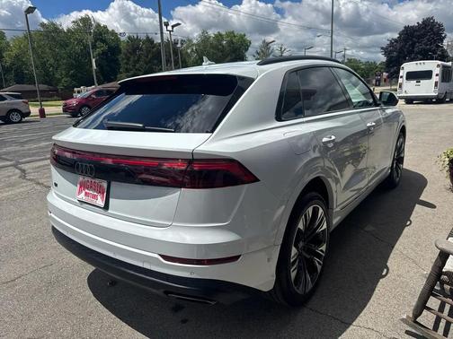 Glacier White Metallic 2024 Audi Q8 55 Premium Plus