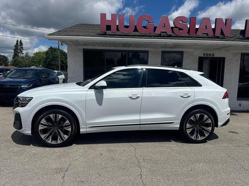 Glacier White Metallic 2024 Audi Q8 55 Premium Plus