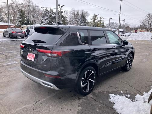 2024 Mitsubishi Outlander SE
