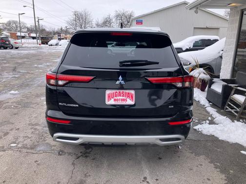 2024 Mitsubishi Outlander SE