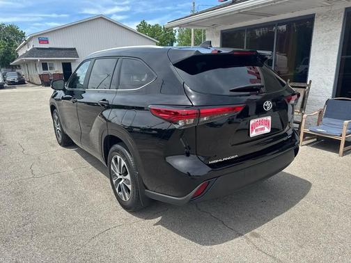Midnight Black Metallic 2023 Toyota Highlander XLE