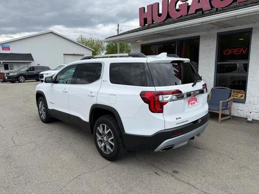White 2023 GMC Acadia AWD SLT