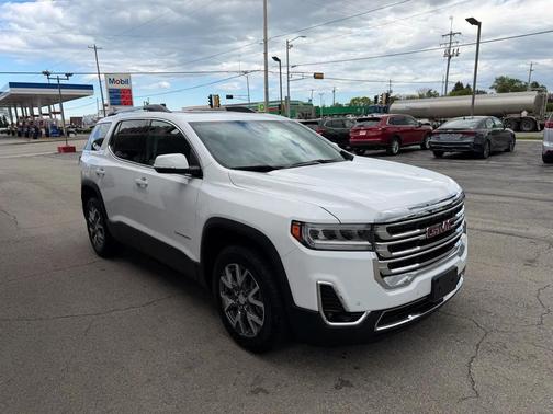 White 2023 GMC Acadia AWD SLT