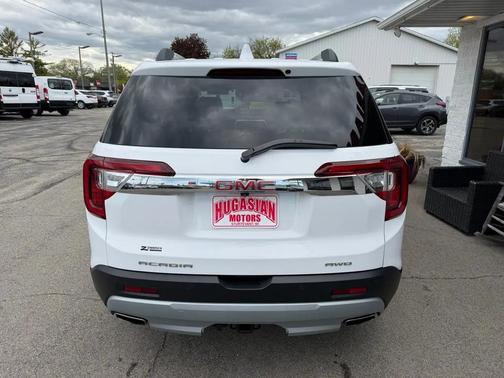 White 2023 GMC Acadia AWD SLT