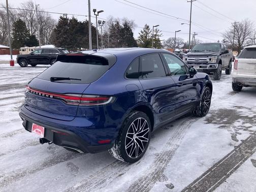2024 Porsche Macan Base