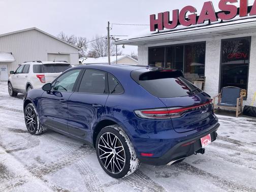 2024 Porsche Macan Base