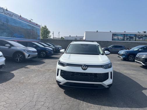 2025 Volkswagen Tiguan 2.0T SE