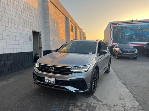 2022 Volkswagen Tiguan 2.0T SE R-Line Black