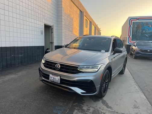 2022 Volkswagen Tiguan 2.0T SE R-Line Black