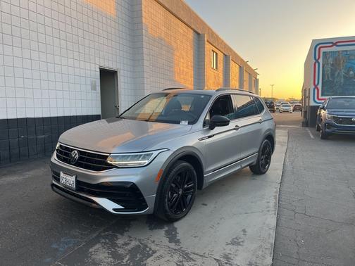 2022 Volkswagen Tiguan 2.0T SE R-Line Black