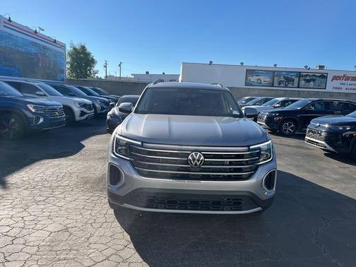 2025 Volkswagen Atlas 2.0T SE w/ Technology