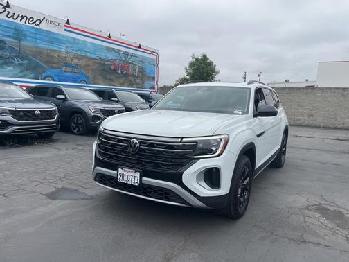 2025 Volkswagen Atlas 2.0T Peak Edition