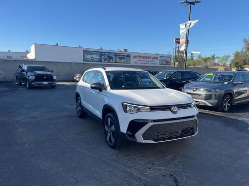 Pure White 2025 Volkswagen Taos 1.5T S