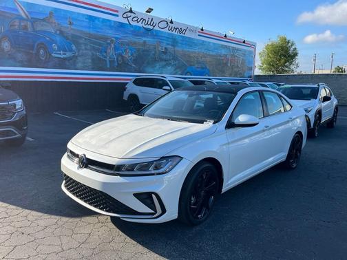 Opal White Pearl 2026 Volkswagen Jetta 1.5T SE