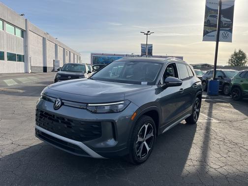 2025 Volkswagen Tiguan 2.0T SE