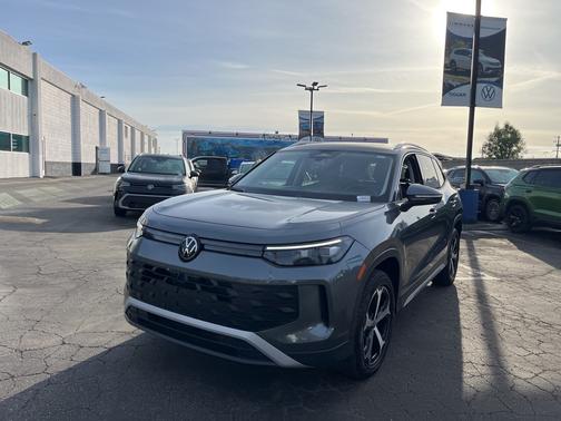 2025 Volkswagen Tiguan 2.0T SE