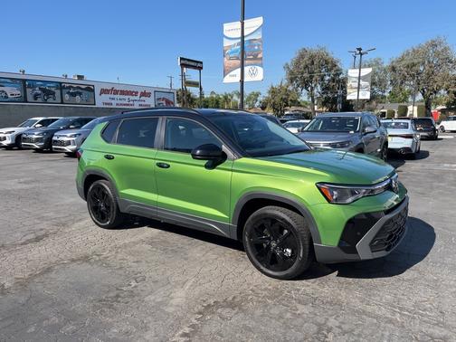 2025 Volkswagen Taos 1.5T SE Black