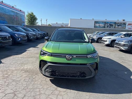 2025 Volkswagen Taos 1.5T SE Black