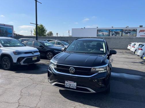 Deep Black Pearl Effect 2022 Volkswagen Taos 1.5T S