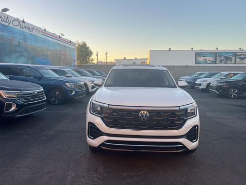 2025 Volkswagen Atlas 2.0T SEL Premium R-Line