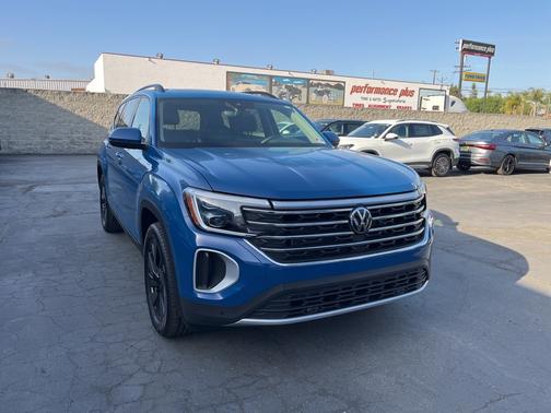 2025 Volkswagen Atlas 2.0T SE w/ Technology