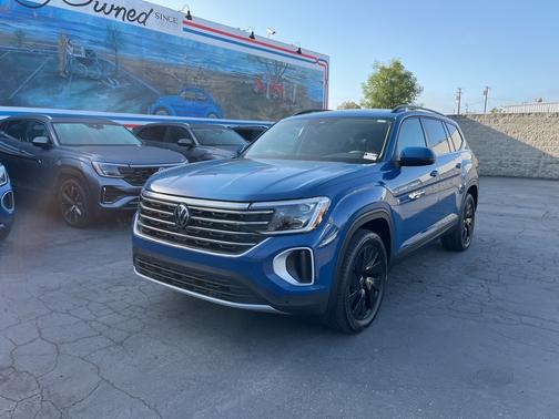 2025 Volkswagen Atlas 2.0T SE w/ Technology