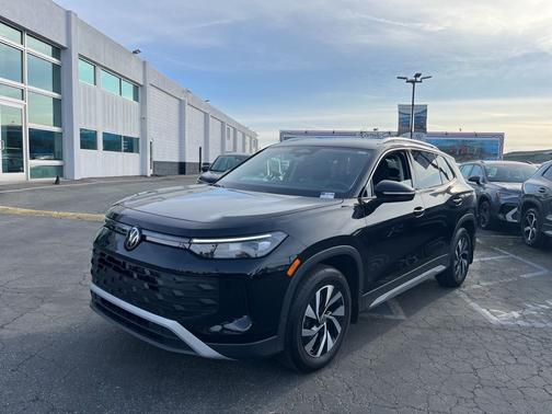 Deep Black Pearl Effect 2025 Volkswagen Tiguan 2.0T S