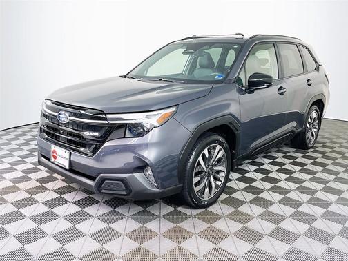 Magnetite Gray Metallic 2025 Subaru Forester Touring