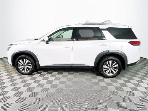 Everest White P 2025 Nissan Pathfinder SL