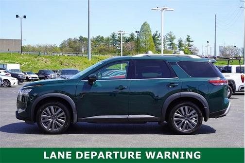 2022 Nissan Pathfinder SL