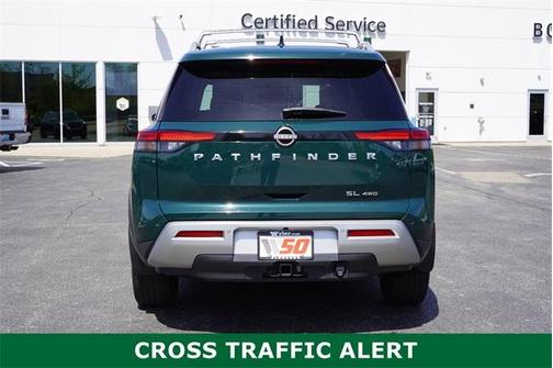 2022 Nissan Pathfinder SL
