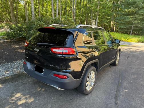Black 2017 Jeep Cherokee Limited