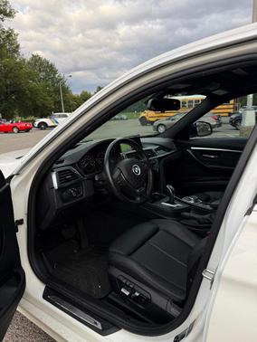 White 2018 BMW 330 i xDrive