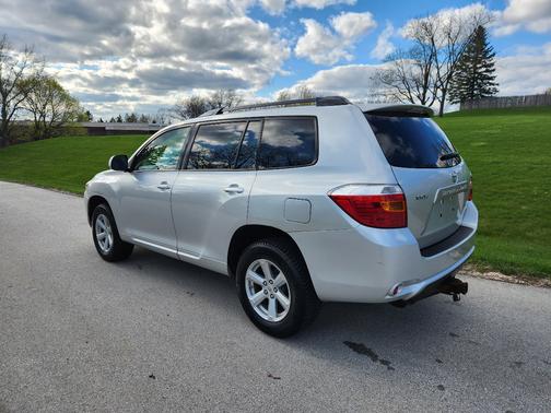 Silver 2008 Toyota Highlander Base
