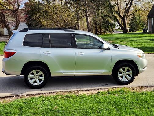 Silver 2008 Toyota Highlander Base