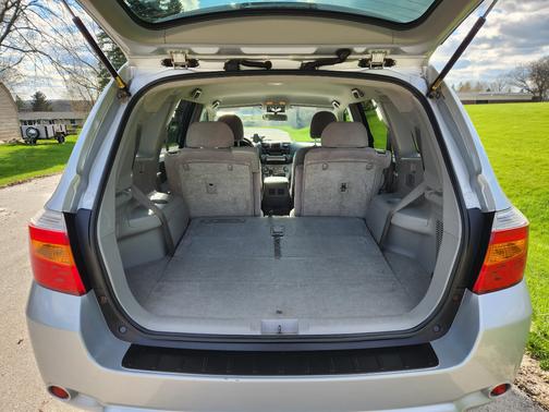 Silver 2008 Toyota Highlander Base