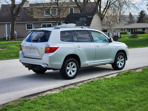Silver 2008 Toyota Highlander Base