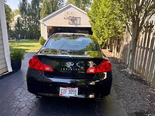 2011 INFINITI G37x Base