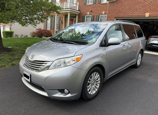 2012 Toyota Sienna XLE